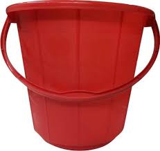 BUCKET WITH PLASTIC HANDLE 15 LTRS RED